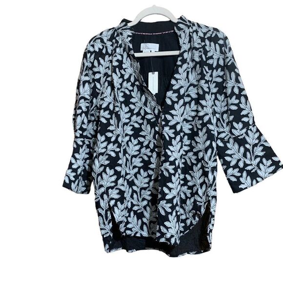 Anthropologie Tops - Anthropologie Womens Size Small Black White Leaf Leaves Motif Oversized Blouse